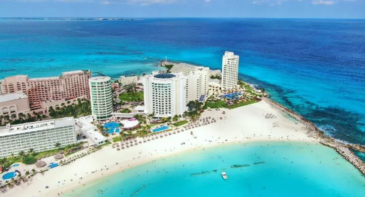 Hoteleros de Cancún disminuirán tarifas para la temporada baja