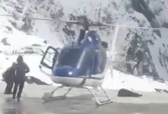 “SELFIE” MORTAL: Hélices de helicóptero lo matan al intentar tomarse una foto (Video)