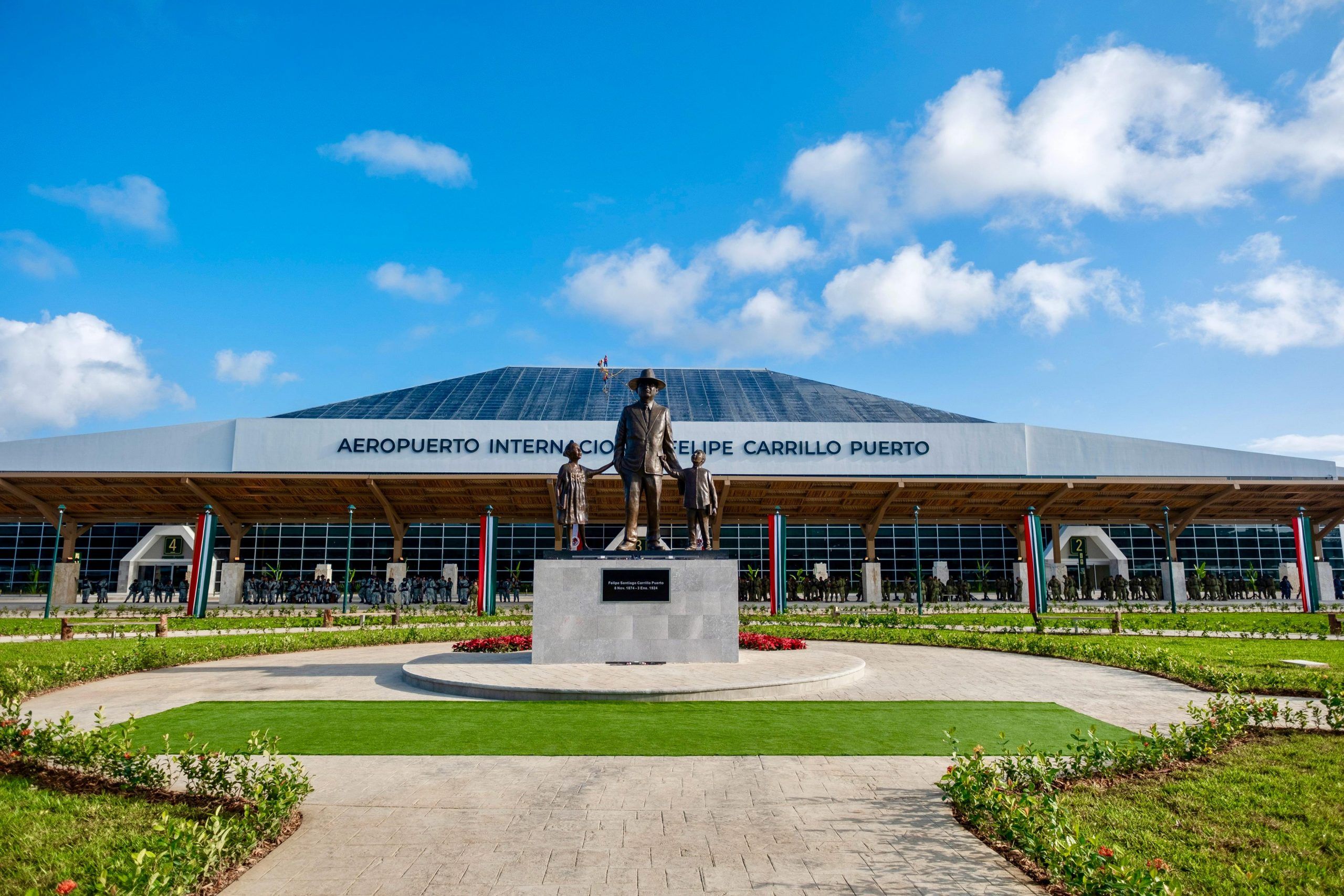 INAUGURAN AMLO Y MARA LEZAMA EL AEROPUERTO INTERNACIONAL DE TULUM