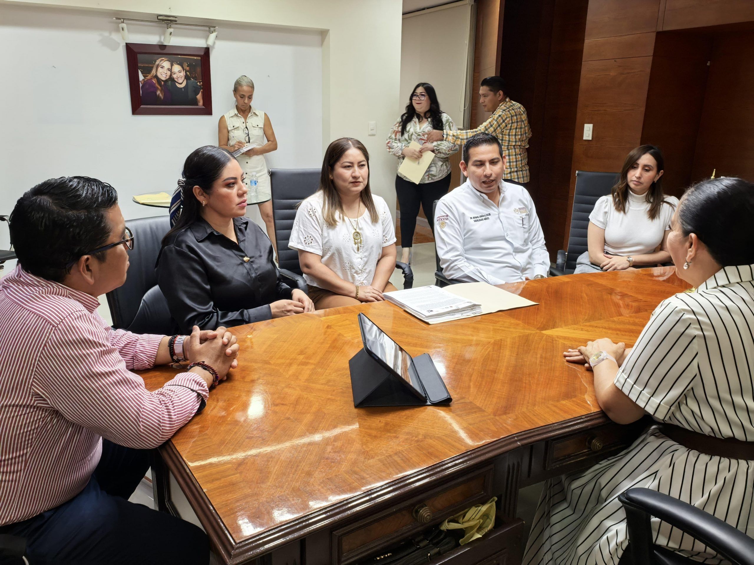 ISSSTE QUINTANA ROO Y LA SEQ FIRMAN CONVENIO PARA AMPLIAR LA ATENCIÓN MÉDICA EN COMUNIDADES ESCOLARES DE QUINTANA ROO